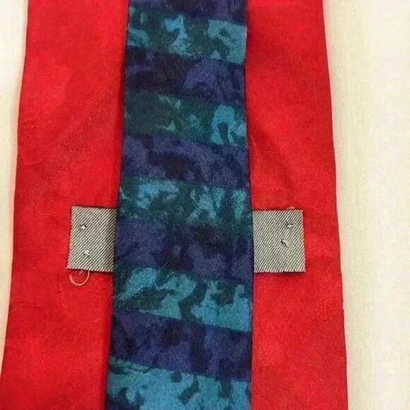 SURREY MENS NECKTIE RED BLUE 100% SILK TIE - Picture 7 of 11